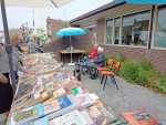 17. Ook bezoekers DOP hielpen bij verkoop.